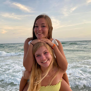 Meet your Posher, Claire